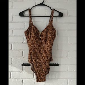 Cole of California Size 10 Ladies one piece bathing suit excellent condition.